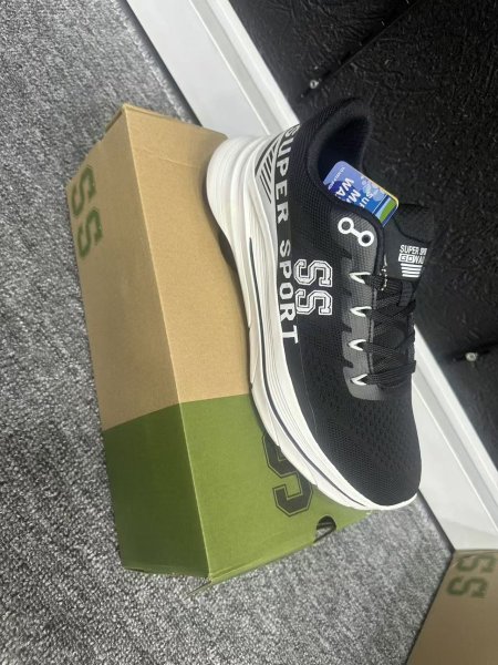 BLACK/WHITE